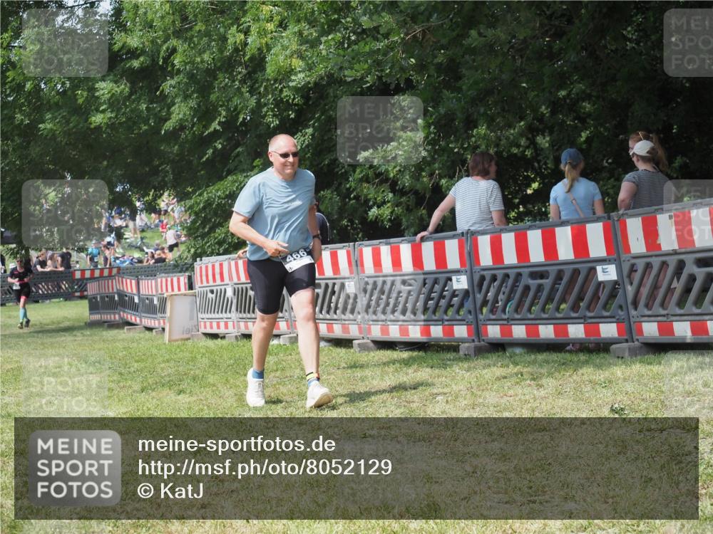 21.06.2025 - 27. Vierlanden-Triathlon KatJ http://msf.ph/oto/8052129 15.06.2025 11:48:46 Ziel 466, 510 meine-sportfotos.de