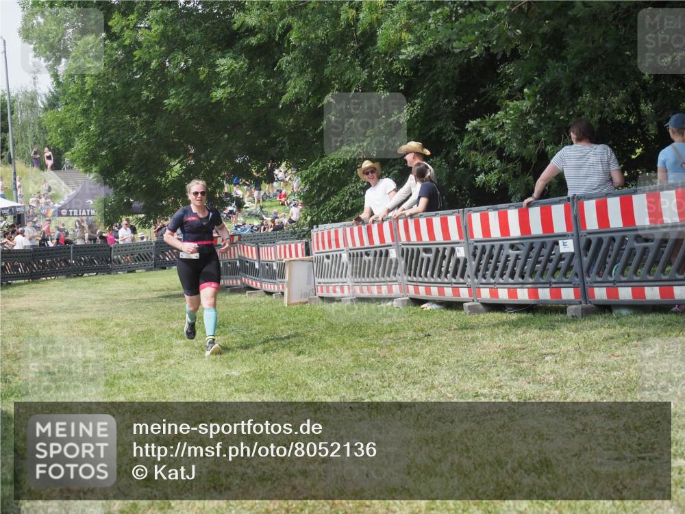 21.06.2025 - 27. Vierlanden-Triathlon KatJ http://msf.ph/oto/8052136 15.06.2025 11:48:53 Ziel 510 meine-sportfotos.de