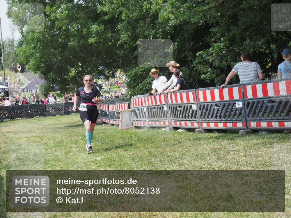 21.06.2025 - 27. Vierlanden-Triathlon KatJ http://msf.ph/oto/8052138 15.06.2025 11:48:54 Ziel 510 meine-sportfotos.de