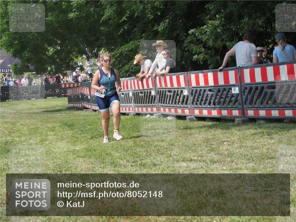 21.06.2025 - 27. Vierlanden-Triathlon KatJ http://msf.ph/oto/8052148 15.06.2025 11:49:14 Ziel 501 meine-sportfotos.de