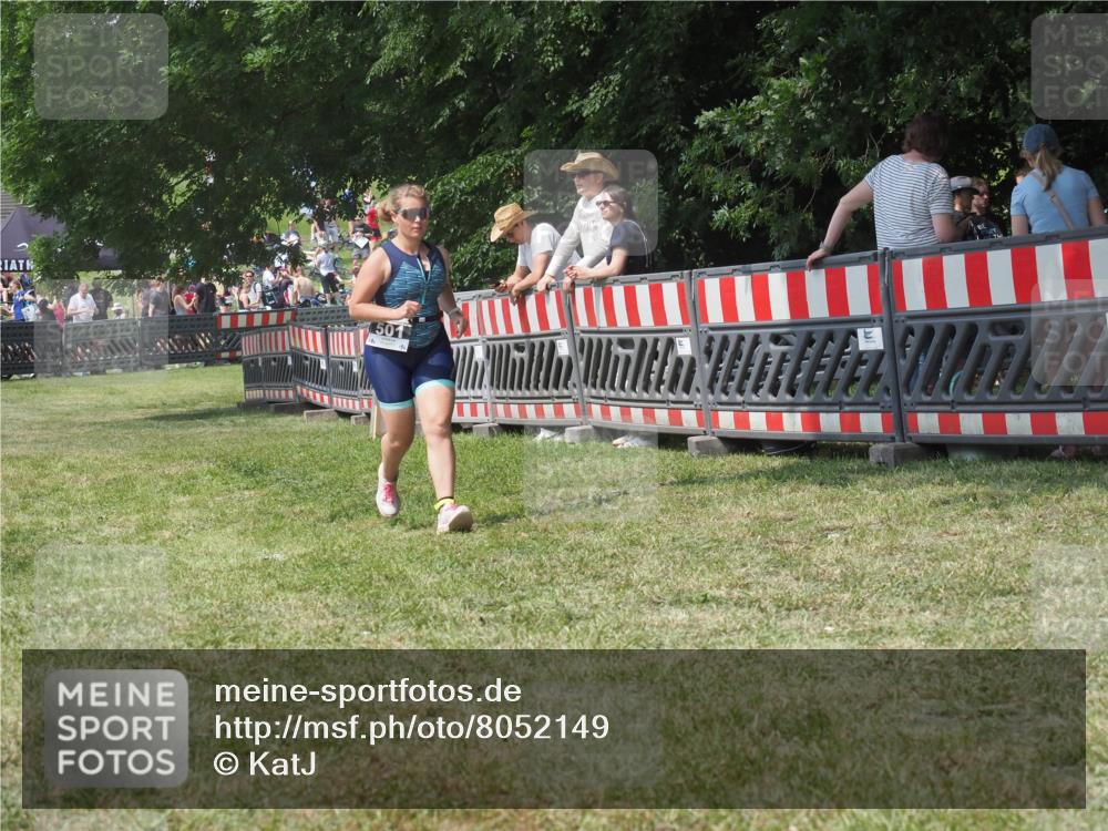 21.06.2025 - 27. Vierlanden-Triathlon KatJ http://msf.ph/oto/8052149 15.06.2025 11:49:14 Ziel 501 meine-sportfotos.de