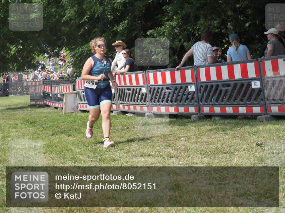 21.06.2025 - 27. Vierlanden-Triathlon KatJ http://msf.ph/oto/8052151 15.06.2025 11:49:15 Ziel 501 meine-sportfotos.de