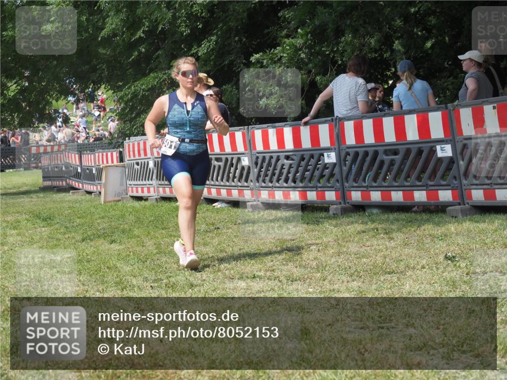 21.06.2025 - 27. Vierlanden-Triathlon KatJ http://msf.ph/oto/8052153 15.06.2025 11:49:15 Ziel 501 meine-sportfotos.de