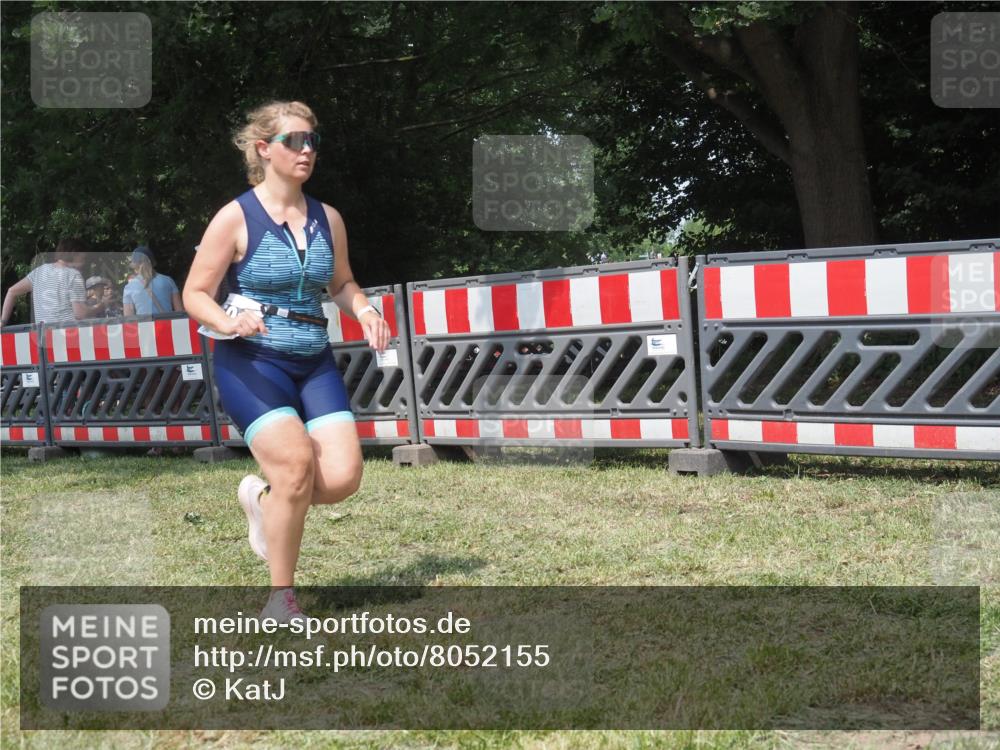 21.06.2025 - 27. Vierlanden-Triathlon KatJ http://msf.ph/oto/8052155 15.06.2025 11:49:17 Ziel 501 meine-sportfotos.de