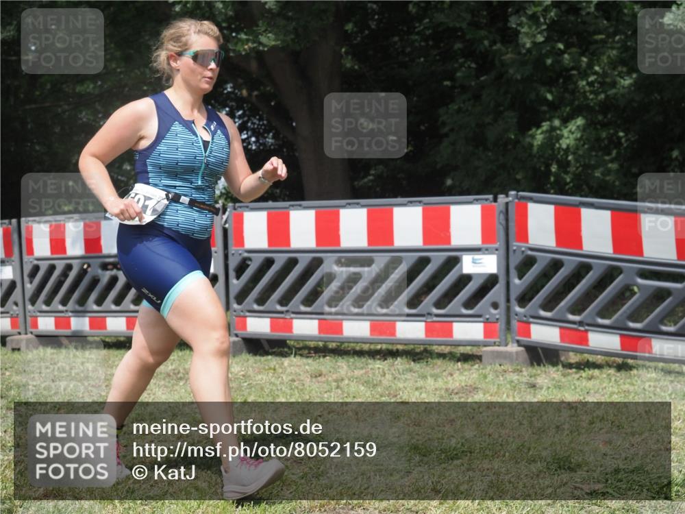 21.06.2025 - 27. Vierlanden-Triathlon KatJ http://msf.ph/oto/8052159 15.06.2025 11:49:17 Ziel 501 meine-sportfotos.de