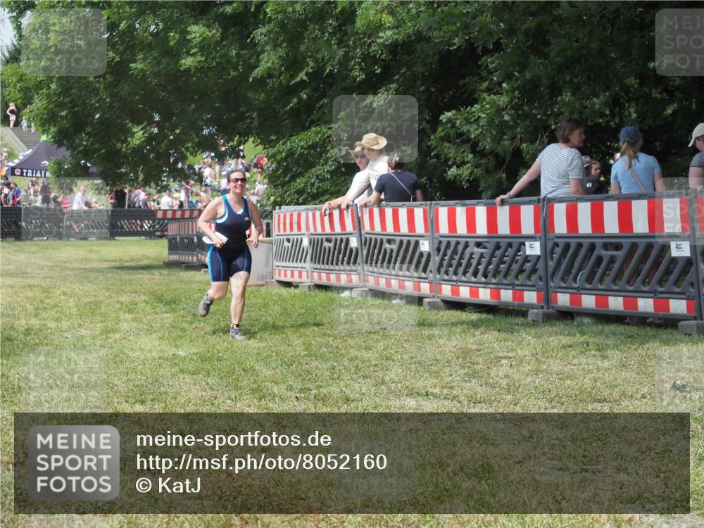 21.06.2025 - 27. Vierlanden-Triathlon KatJ http://msf.ph/oto/8052160 15.06.2025 11:50:10 Ziel 485 meine-sportfotos.de