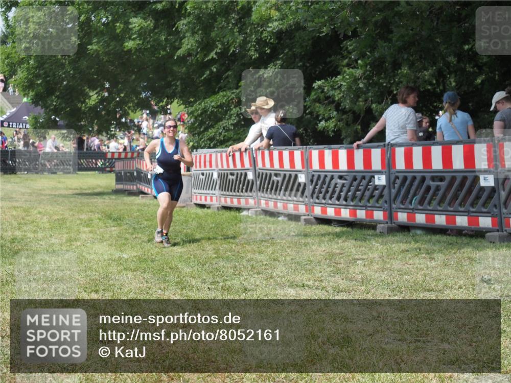 21.06.2025 - 27. Vierlanden-Triathlon KatJ http://msf.ph/oto/8052161 15.06.2025 11:50:10 Ziel 485 meine-sportfotos.de