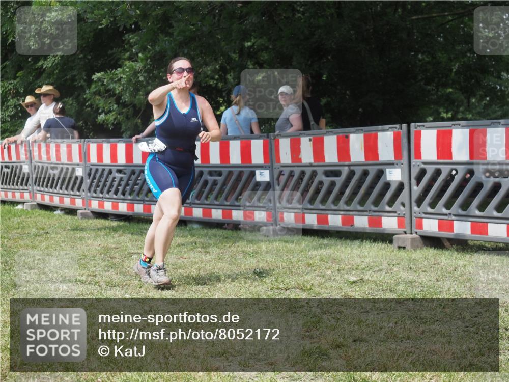 21.06.2025 - 27. Vierlanden-Triathlon KatJ http://msf.ph/oto/8052172 15.06.2025 11:50:12 Ziel 485 meine-sportfotos.de