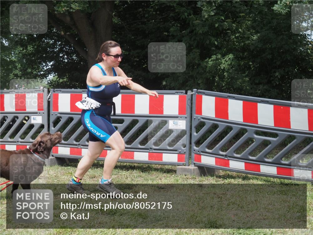 21.06.2025 - 27. Vierlanden-Triathlon KatJ http://msf.ph/oto/8052175 15.06.2025 11:50:13 Ziel 485 meine-sportfotos.de