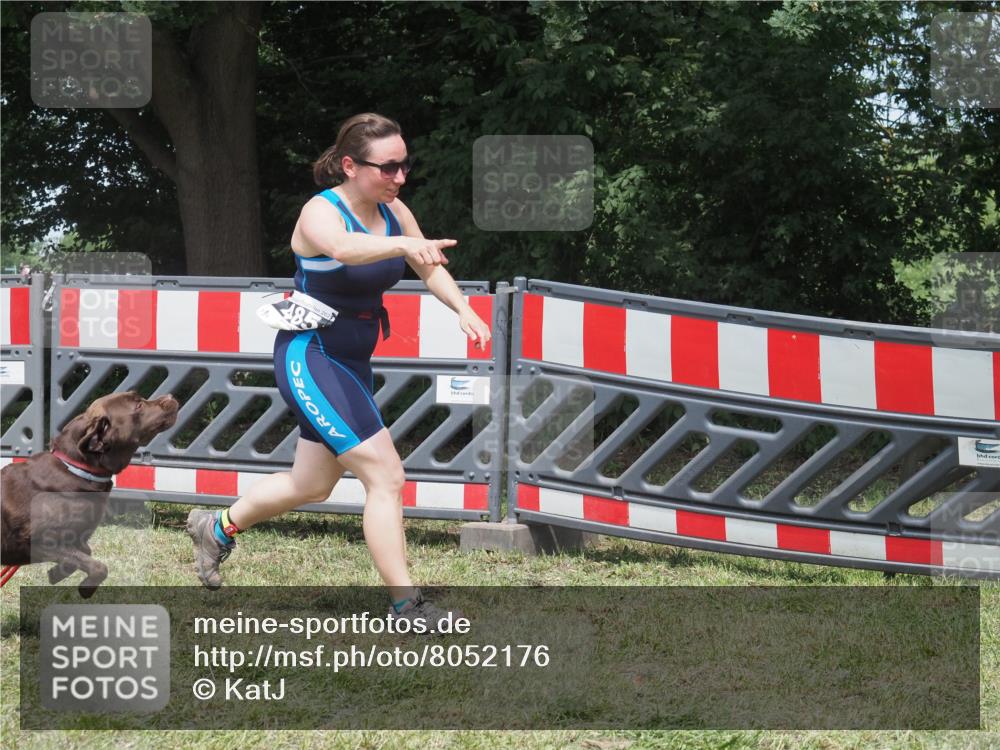 21.06.2025 - 27. Vierlanden-Triathlon KatJ http://msf.ph/oto/8052176 15.06.2025 11:50:13 Ziel 485 meine-sportfotos.de