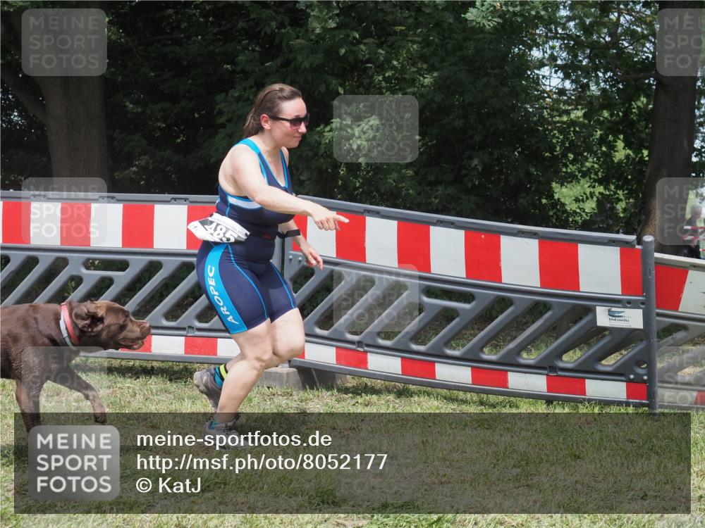 21.06.2025 - 27. Vierlanden-Triathlon KatJ http://msf.ph/oto/8052177 15.06.2025 11:50:14 Ziel 485 meine-sportfotos.de
