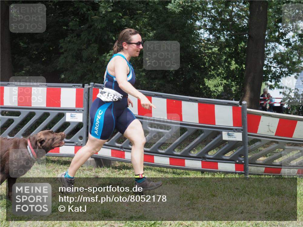 21.06.2025 - 27. Vierlanden-Triathlon KatJ http://msf.ph/oto/8052178 15.06.2025 11:50:14 Ziel 485 meine-sportfotos.de