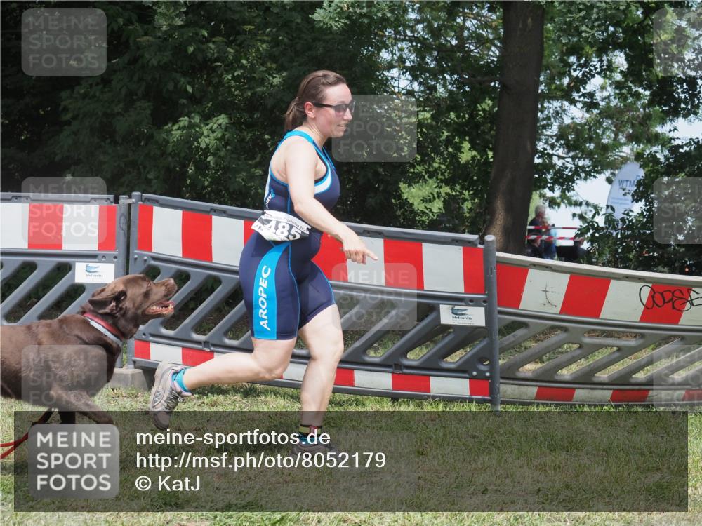 21.06.2025 - 27. Vierlanden-Triathlon KatJ http://msf.ph/oto/8052179 15.06.2025 11:50:14 Ziel 485 meine-sportfotos.de