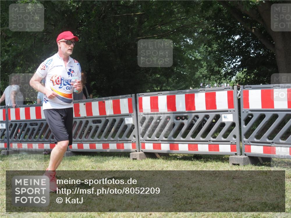 21.06.2025 - 27. Vierlanden-Triathlon KatJ http://msf.ph/oto/8052209 15.06.2025 11:51:06 Ziel 371 meine-sportfotos.de