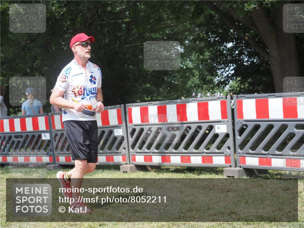 21.06.2025 - 27. Vierlanden-Triathlon KatJ http://msf.ph/oto/8052211 15.06.2025 11:51:06 Ziel 371 meine-sportfotos.de