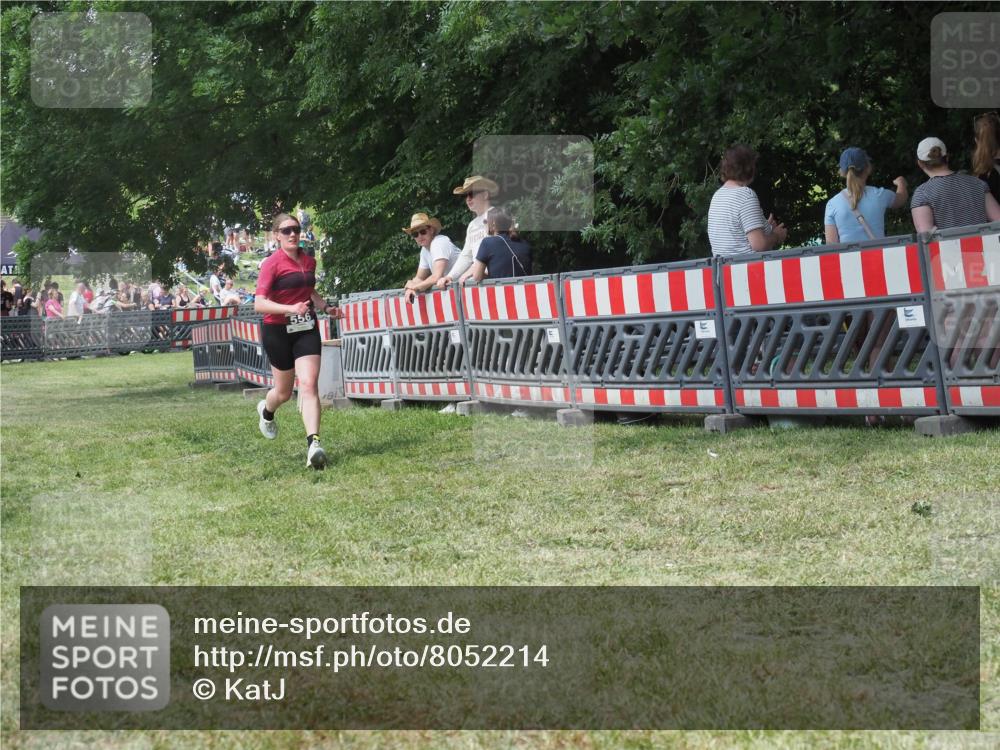 21.06.2025 - 27. Vierlanden-Triathlon KatJ http://msf.ph/oto/8052214 15.06.2025 11:52:25 Ziel 556 meine-sportfotos.de