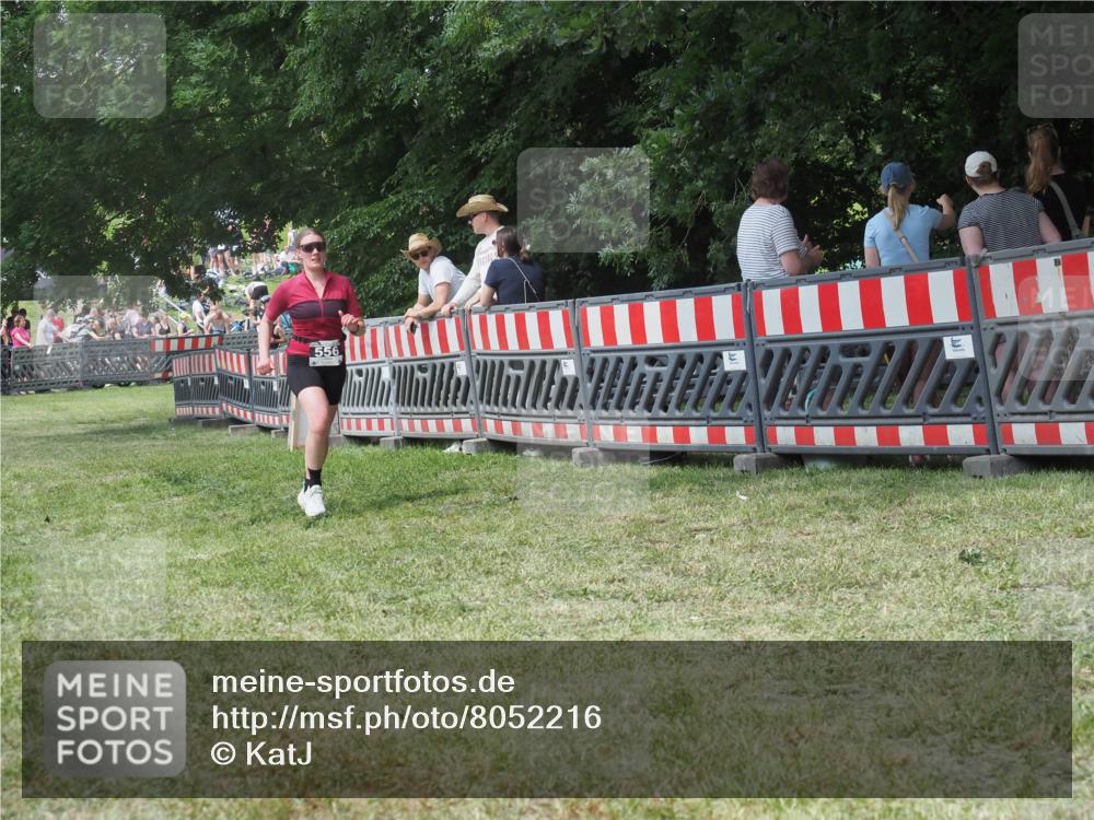 21.06.2025 - 27. Vierlanden-Triathlon KatJ http://msf.ph/oto/8052216 15.06.2025 11:52:25 Ziel 556 meine-sportfotos.de