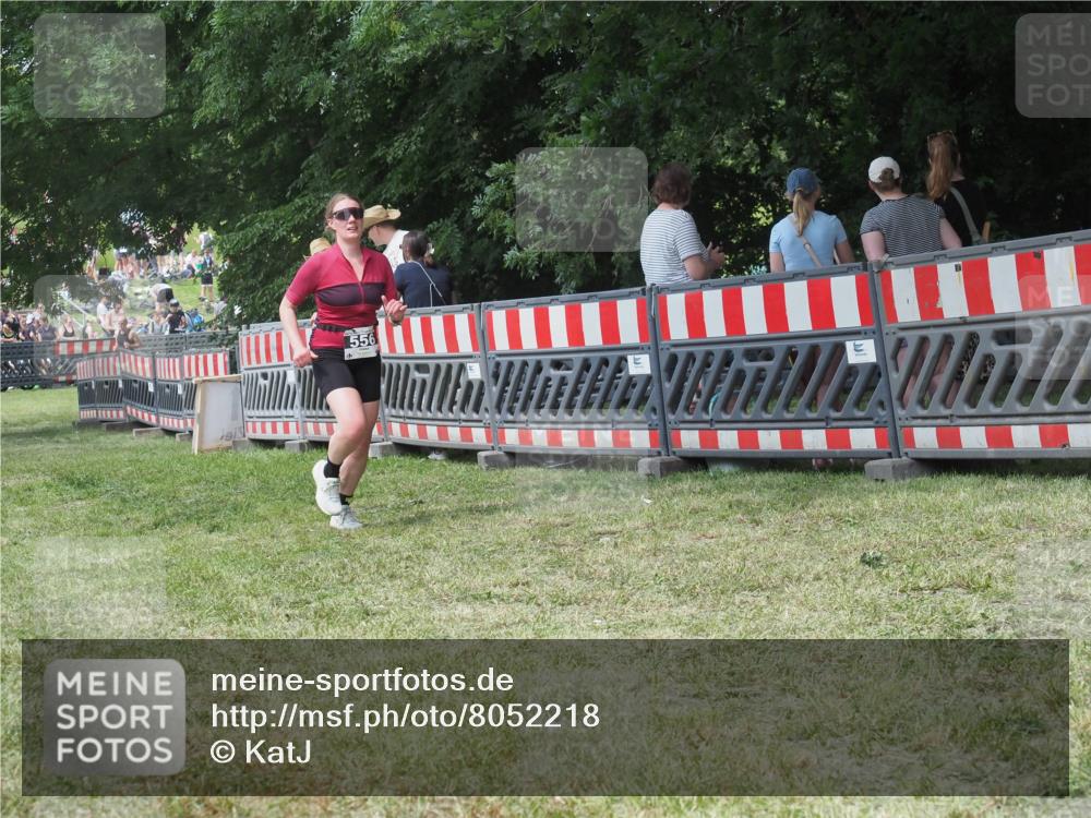 21.06.2025 - 27. Vierlanden-Triathlon KatJ http://msf.ph/oto/8052218 15.06.2025 11:52:26 Ziel 556 meine-sportfotos.de
