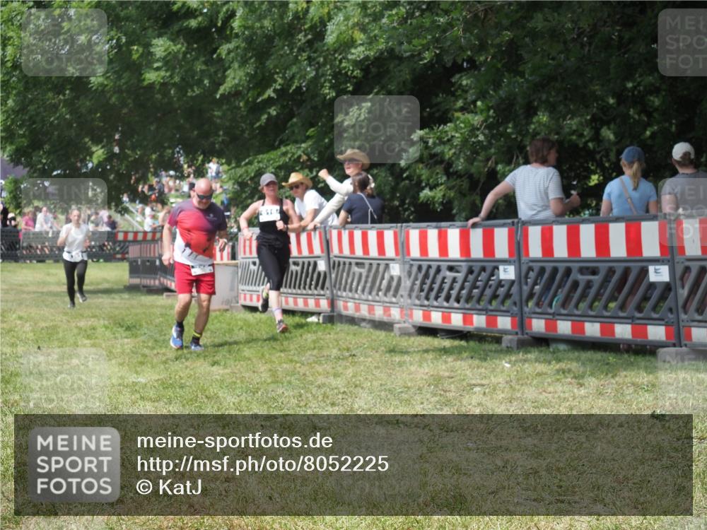 21.06.2025 - 27. Vierlanden-Triathlon KatJ http://msf.ph/oto/8052225 15.06.2025 11:52:45 Ziel 459, 593, 616 meine-sportfotos.de