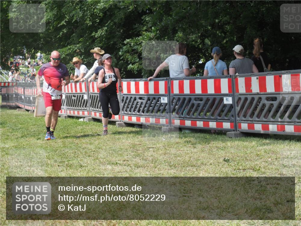 21.06.2025 - 27. Vierlanden-Triathlon KatJ http://msf.ph/oto/8052229 15.06.2025 11:52:46 Ziel 459, 593, 616 meine-sportfotos.de