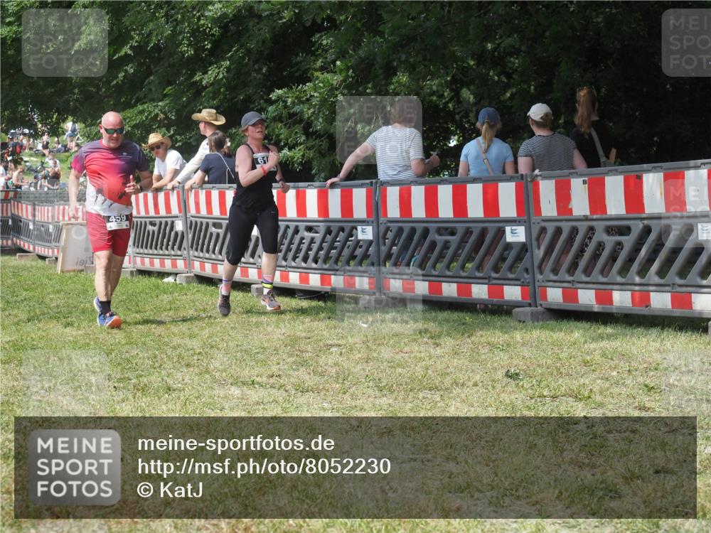 21.06.2025 - 27. Vierlanden-Triathlon KatJ http://msf.ph/oto/8052230 15.06.2025 11:52:46 Ziel 459, 593, 616 meine-sportfotos.de