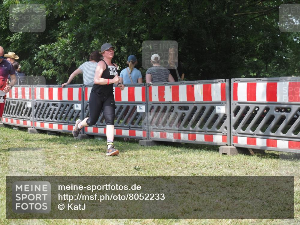21.06.2025 - 27. Vierlanden-Triathlon KatJ http://msf.ph/oto/8052233 15.06.2025 11:52:46 Ziel 459, 593, 616 meine-sportfotos.de