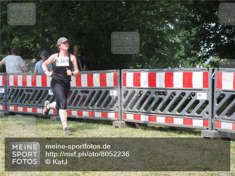 21.06.2025 - 27. Vierlanden-Triathlon KatJ http://msf.ph/oto/8052236 15.06.2025 11:52:47 Ziel 459, 593, 616 meine-sportfotos.de