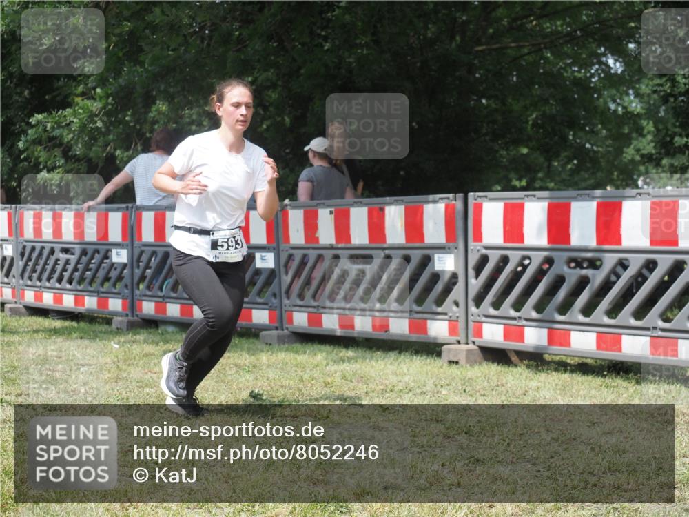 21.06.2025 - 27. Vierlanden-Triathlon KatJ http://msf.ph/oto/8052246 15.06.2025 11:52:50 Ziel 459, 593 meine-sportfotos.de