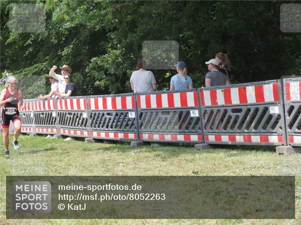 21.06.2025 - 27. Vierlanden-Triathlon KatJ http://msf.ph/oto/8052263 15.06.2025 11:53:06 Ziel 488, 550 meine-sportfotos.de