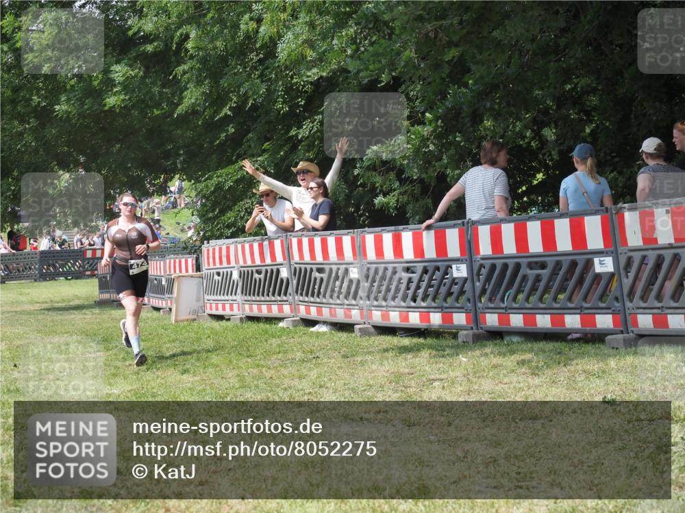 21.06.2025 - 27. Vierlanden-Triathlon KatJ http://msf.ph/oto/8052275 15.06.2025 11:54:14 Ziel 474 meine-sportfotos.de