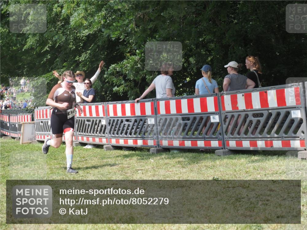 21.06.2025 - 27. Vierlanden-Triathlon KatJ http://msf.ph/oto/8052279 15.06.2025 11:54:15 Ziel 474 meine-sportfotos.de