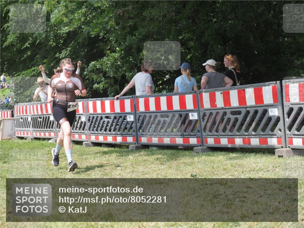 21.06.2025 - 27. Vierlanden-Triathlon KatJ http://msf.ph/oto/8052281 15.06.2025 11:54:15 Ziel 474 meine-sportfotos.de