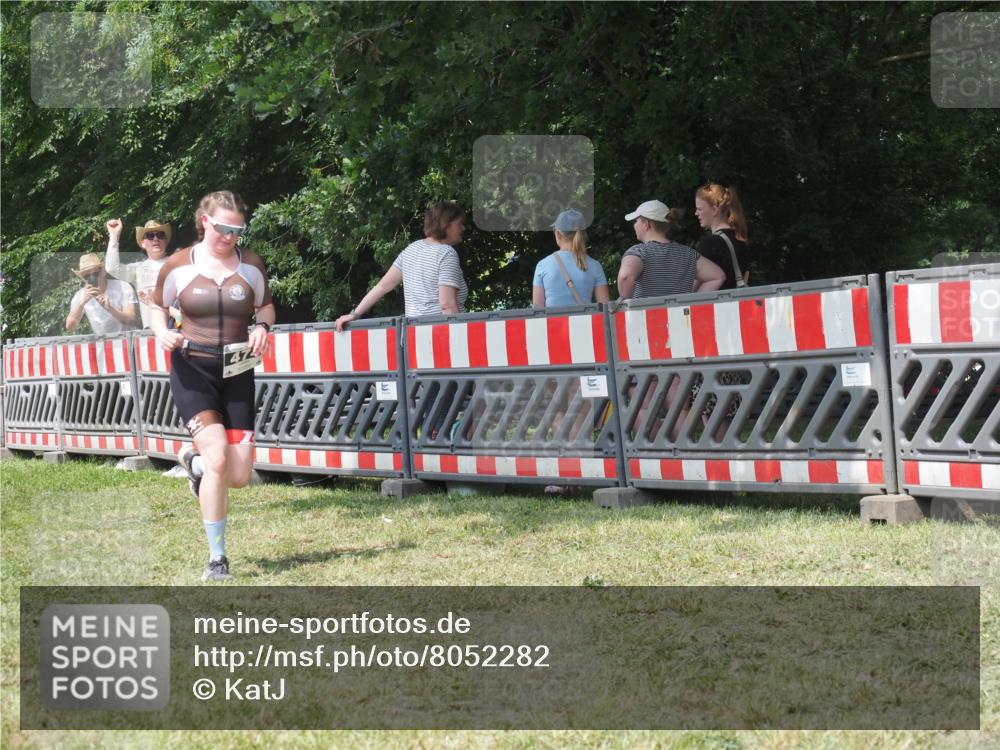 21.06.2025 - 27. Vierlanden-Triathlon KatJ http://msf.ph/oto/8052282 15.06.2025 11:54:15 Ziel 474 meine-sportfotos.de