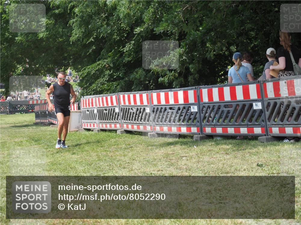 21.06.2025 - 27. Vierlanden-Triathlon KatJ http://msf.ph/oto/8052290 15.06.2025 11:54:43 Ziel 421 meine-sportfotos.de