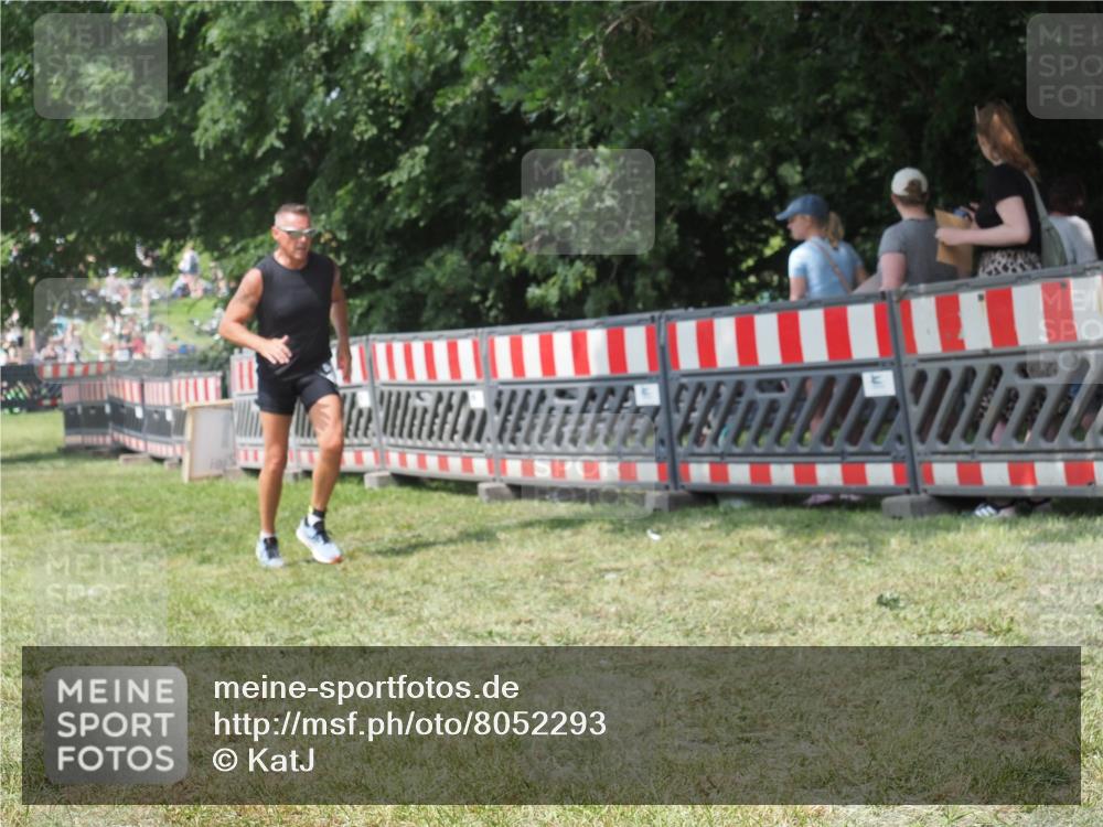 21.06.2025 - 27. Vierlanden-Triathlon KatJ http://msf.ph/oto/8052293 15.06.2025 11:54:44 Ziel 421 meine-sportfotos.de