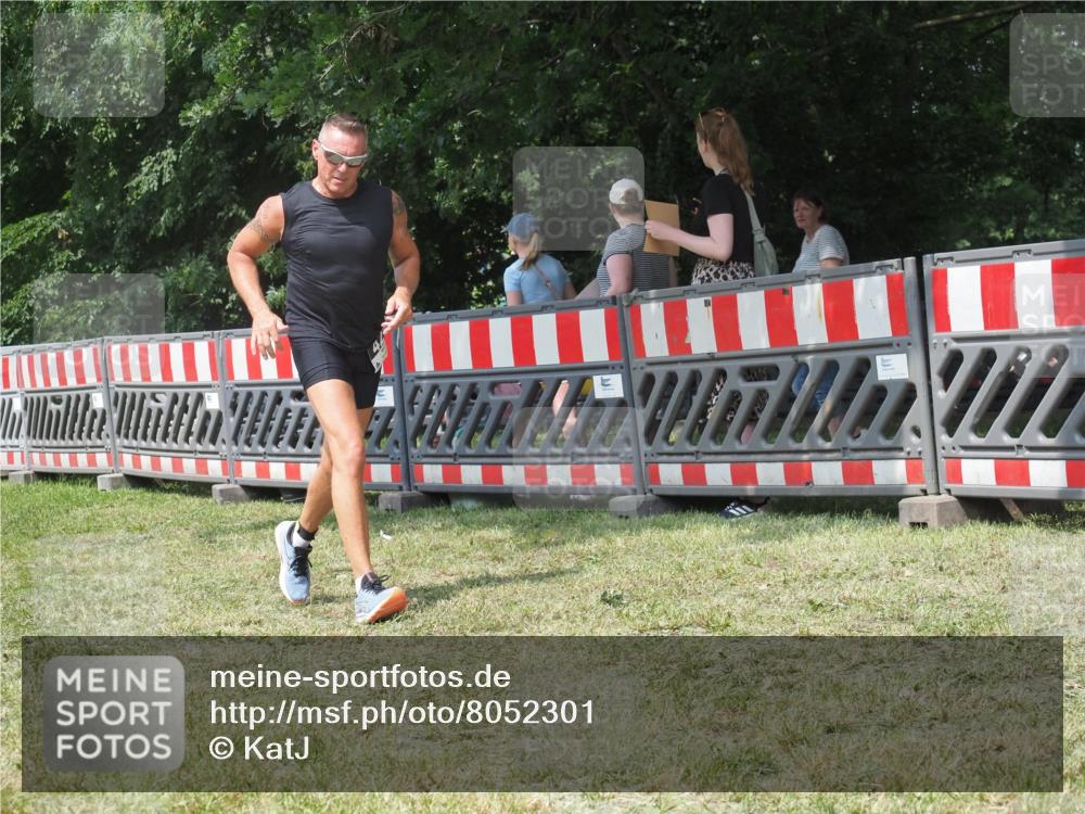 21.06.2025 - 27. Vierlanden-Triathlon KatJ http://msf.ph/oto/8052301 15.06.2025 11:54:46 Ziel 421 meine-sportfotos.de
