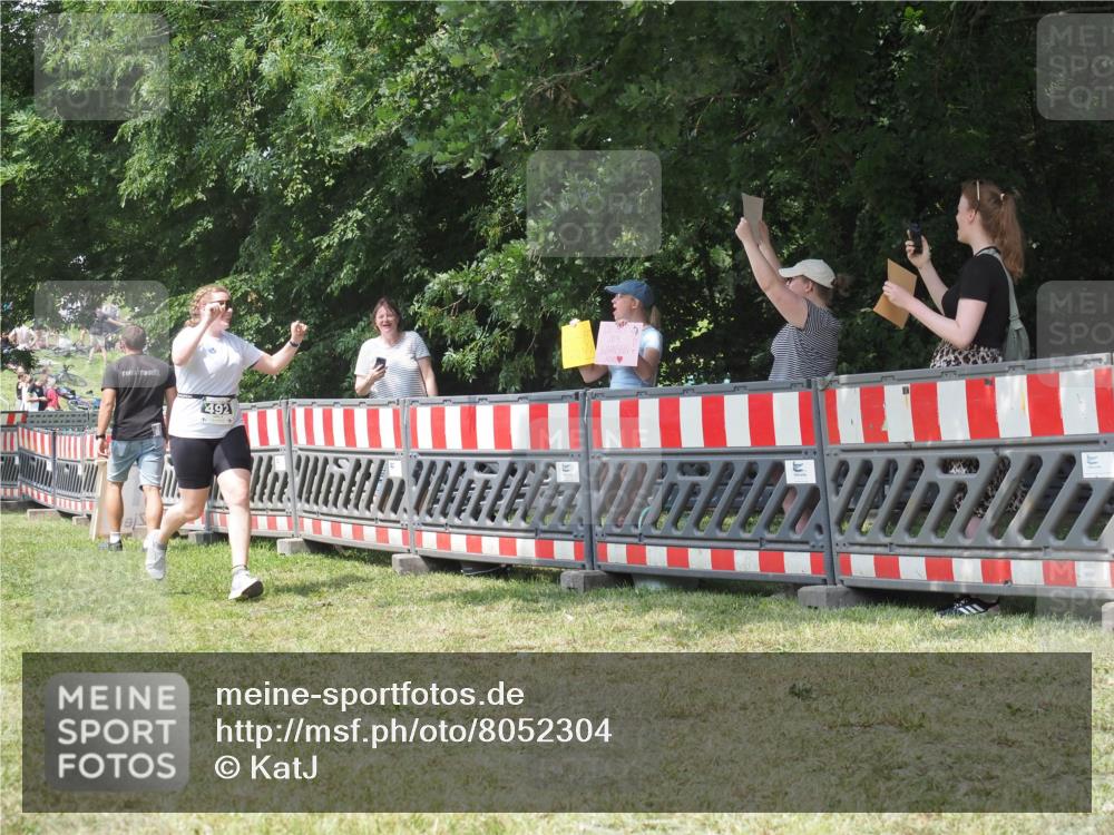21.06.2025 - 27. Vierlanden-Triathlon KatJ http://msf.ph/oto/8052304 15.06.2025 11:55:03 Ziel 492 meine-sportfotos.de