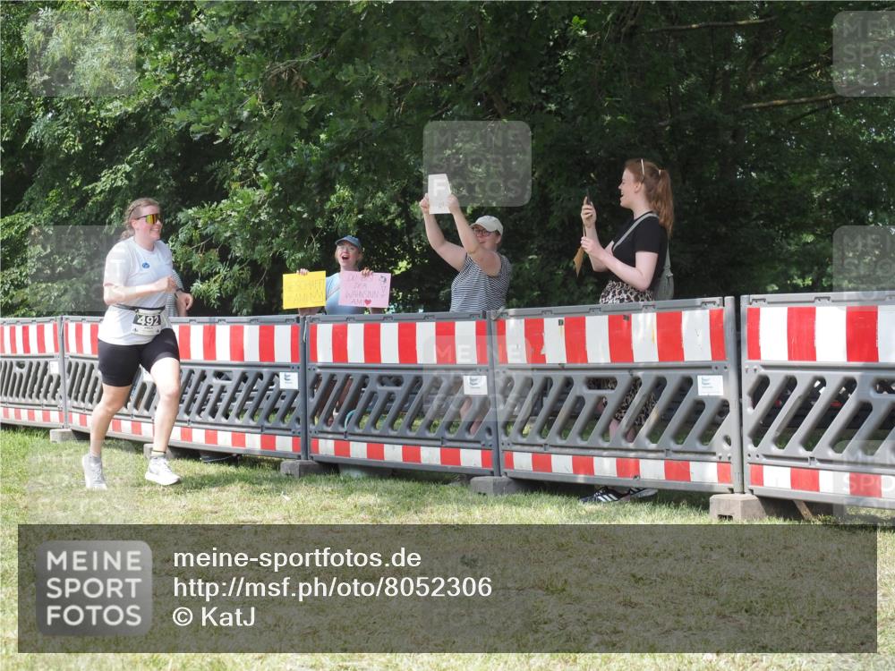 21.06.2025 - 27. Vierlanden-Triathlon KatJ http://msf.ph/oto/8052306 15.06.2025 11:55:03 Ziel 492 meine-sportfotos.de