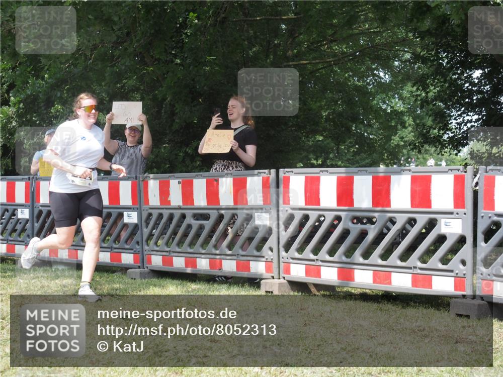21.06.2025 - 27. Vierlanden-Triathlon KatJ http://msf.ph/oto/8052313 15.06.2025 11:55:04 Ziel 492 meine-sportfotos.de