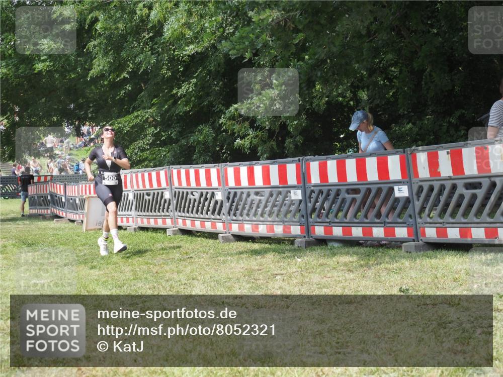 21.06.2025 - 27. Vierlanden-Triathlon KatJ http://msf.ph/oto/8052321 15.06.2025 11:55:15 Ziel 500 meine-sportfotos.de