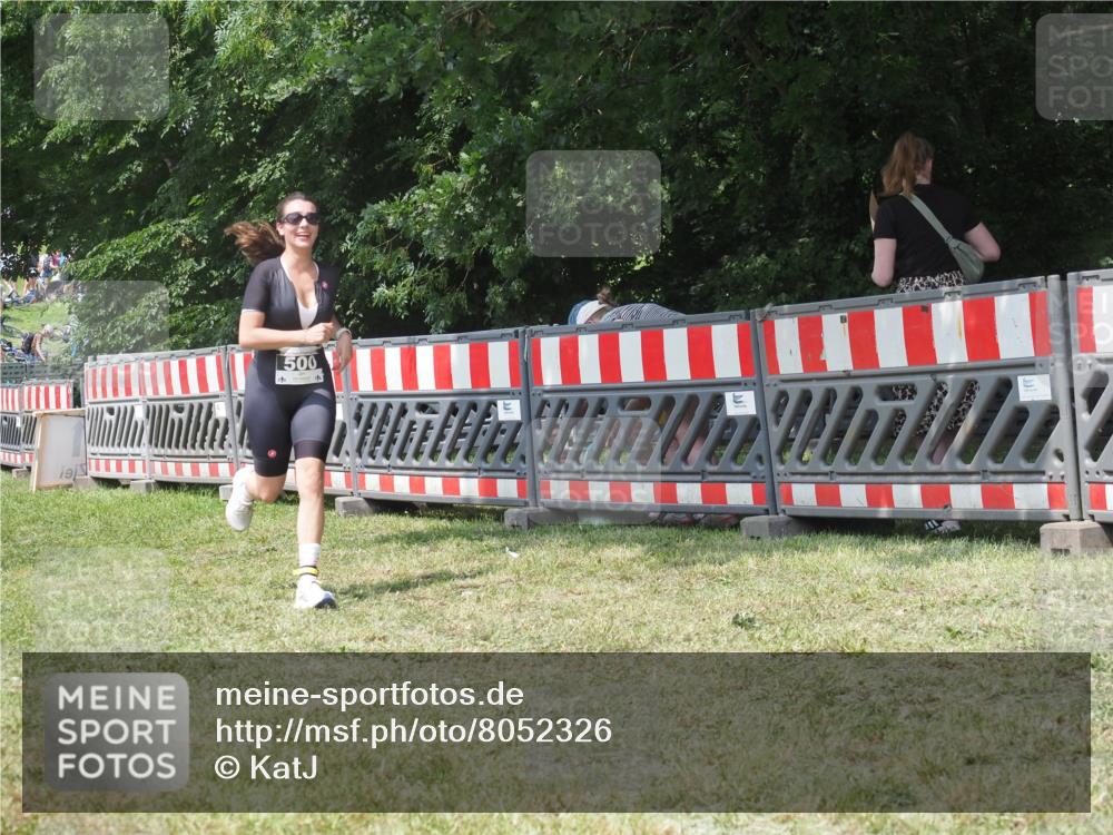 21.06.2025 - 27. Vierlanden-Triathlon KatJ http://msf.ph/oto/8052326 15.06.2025 11:55:16 Ziel 500 meine-sportfotos.de