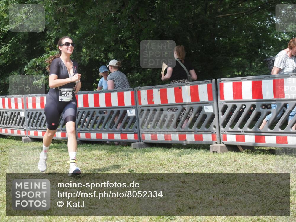 21.06.2025 - 27. Vierlanden-Triathlon KatJ http://msf.ph/oto/8052334 15.06.2025 11:55:17 Ziel 500 meine-sportfotos.de