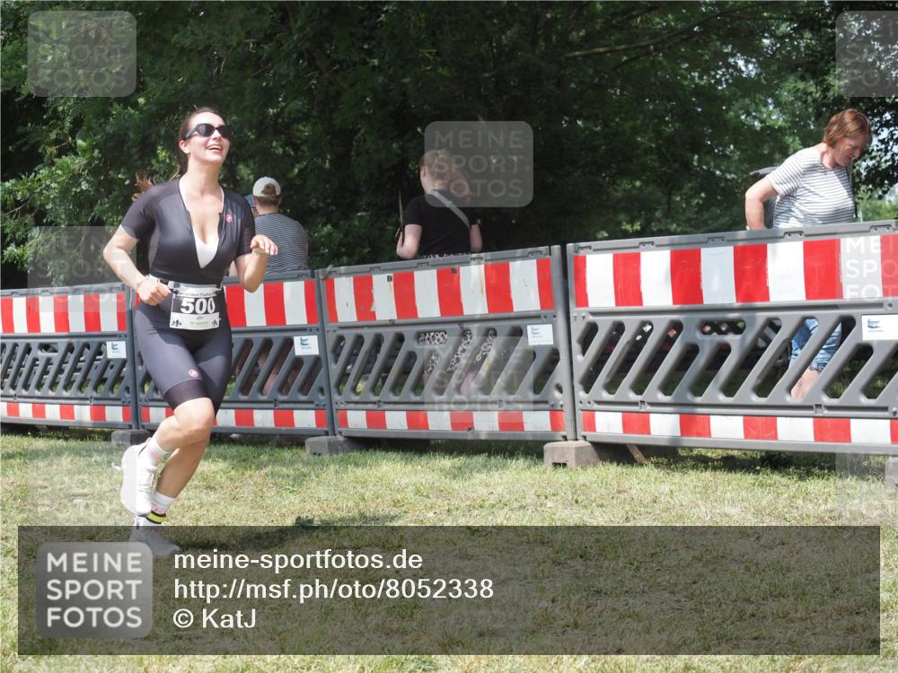 21.06.2025 - 27. Vierlanden-Triathlon KatJ http://msf.ph/oto/8052338 15.06.2025 11:55:17 Ziel 500 meine-sportfotos.de