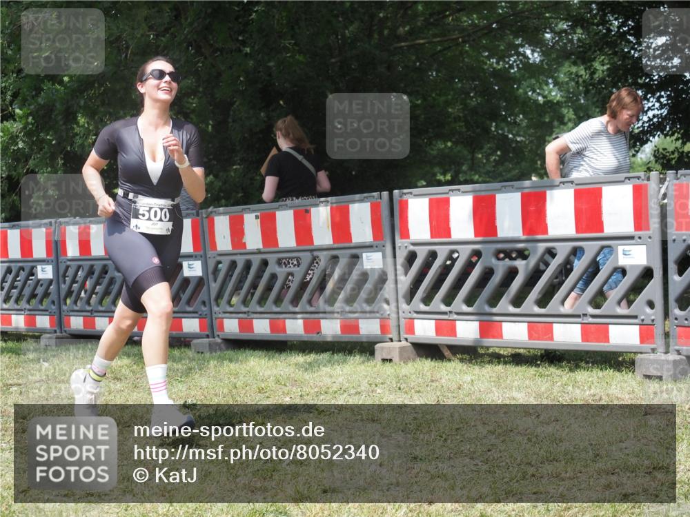 21.06.2025 - 27. Vierlanden-Triathlon KatJ http://msf.ph/oto/8052340 15.06.2025 11:55:17 Ziel 500 meine-sportfotos.de