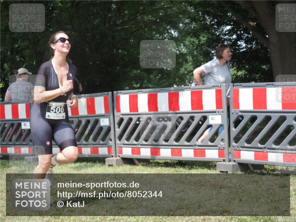 21.06.2025 - 27. Vierlanden-Triathlon KatJ http://msf.ph/oto/8052344 15.06.2025 11:55:18 Ziel 500 meine-sportfotos.de