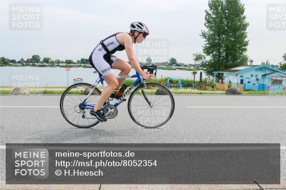 15.06.2025 - 27. Vierlanden-Triathlon H.Heesch http://msf.ph/oto/8052354 15.06.2025 10:57:10 Radfahren 482 meine-sportfotos.de