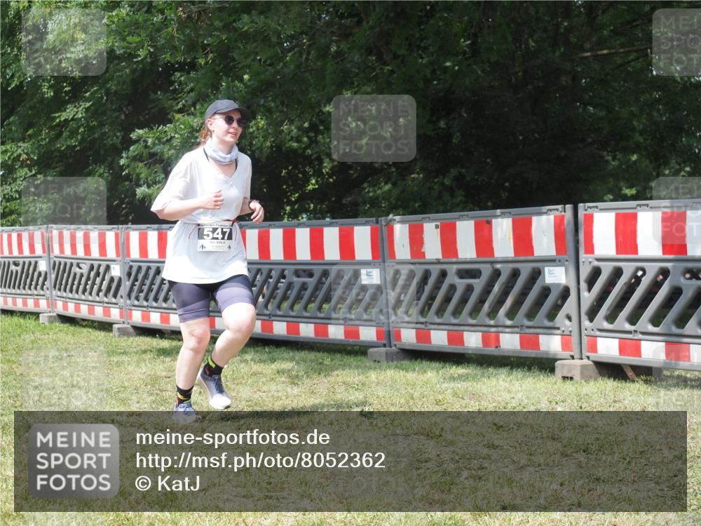 21.06.2025 - 27. Vierlanden-Triathlon KatJ http://msf.ph/oto/8052362 15.06.2025 11:55:51 Ziel 547 meine-sportfotos.de