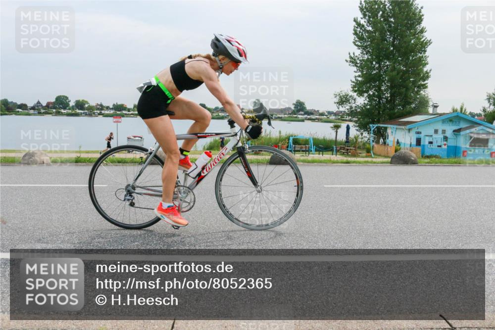 15.06.2025 - 27. Vierlanden-Triathlon H.Heesch http://msf.ph/oto/8052365 15.06.2025 10:57:32 Radfahren 149, 491, 507, 1395 meine-sportfotos.de
