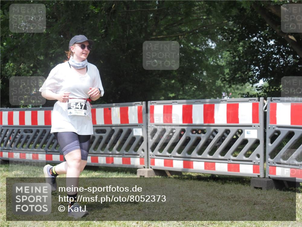 21.06.2025 - 27. Vierlanden-Triathlon KatJ http://msf.ph/oto/8052373 15.06.2025 11:55:52 Ziel 547 meine-sportfotos.de