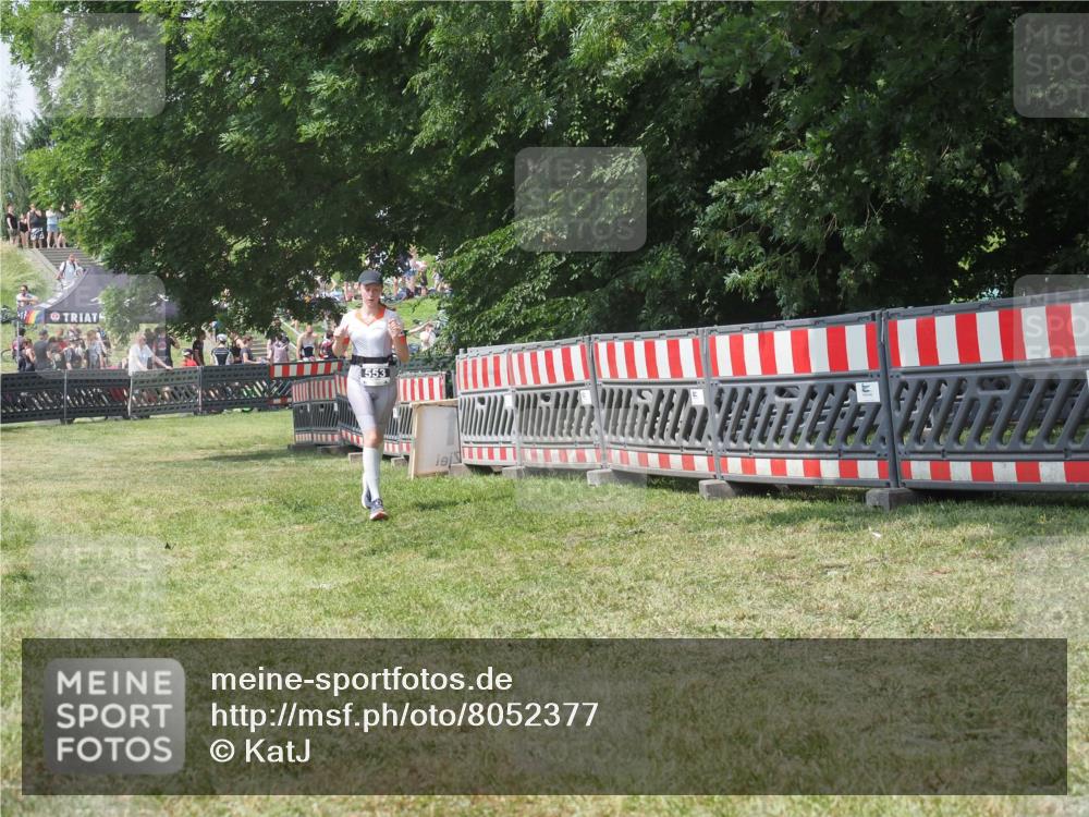 21.06.2025 - 27. Vierlanden-Triathlon KatJ http://msf.ph/oto/8052377 15.06.2025 11:56:18 Ziel 553 meine-sportfotos.de